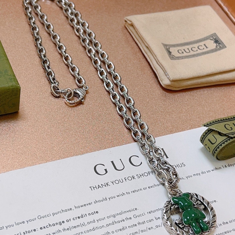 G*u*i necklaces